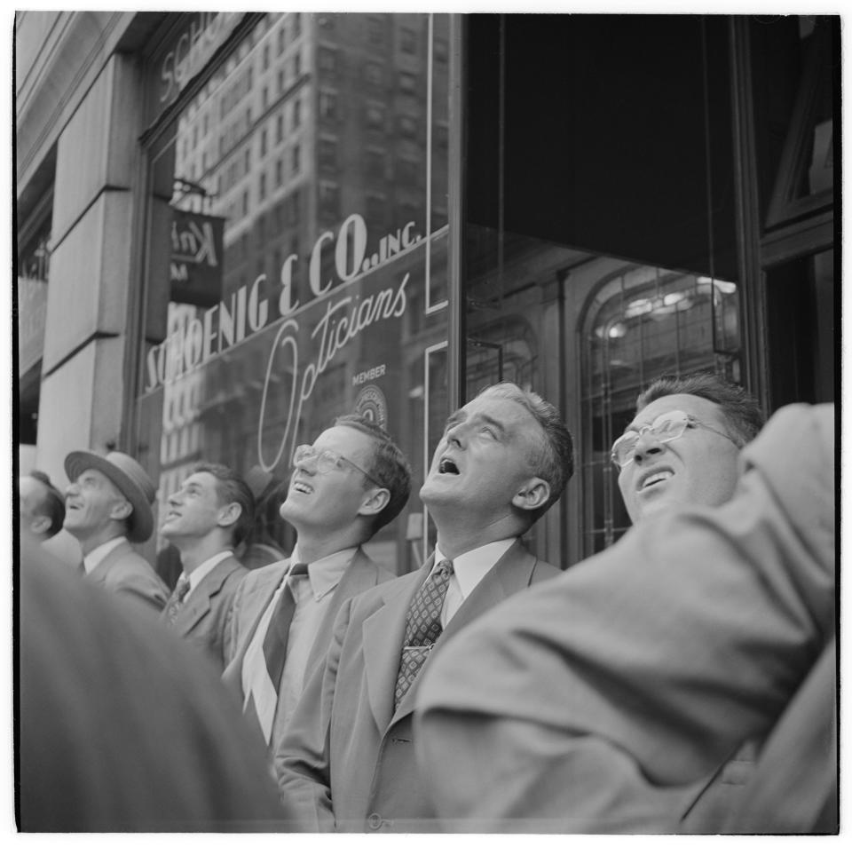 In 1947, Kubrick shot a group of advertising executives outside their workplace in New York—leaving a lot to the imagination as to what exactly they’re looking at. “In these unpublished ‘outtakes,’ we see that Kubrick frequently imitated the dark, brooding style of the Hollywood film noirs he so admired,” says Corcoran. “Many of these early photographs prefigure the dispassionate view of life he would adopt in his films.”