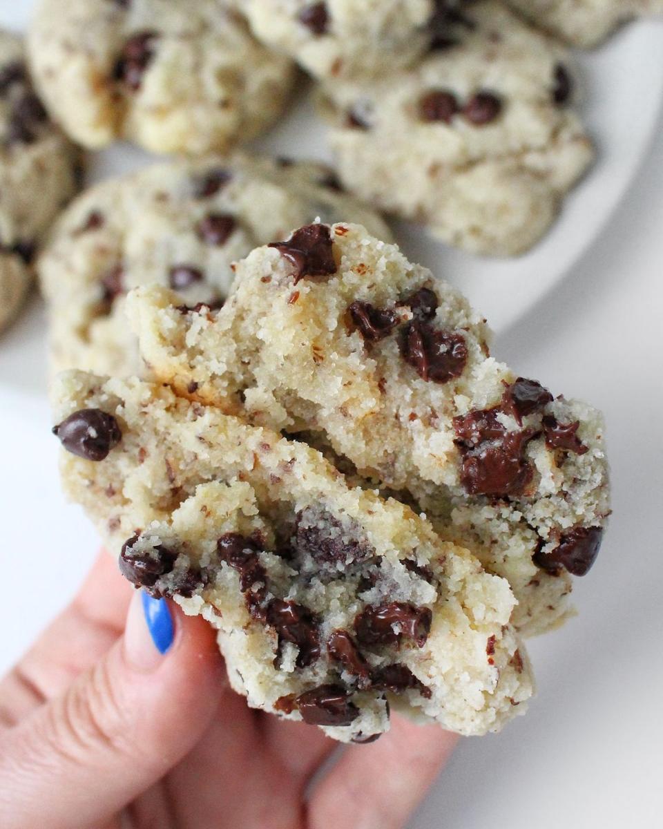 Vegan Keto-Friendly Chocolate Chip Cookies