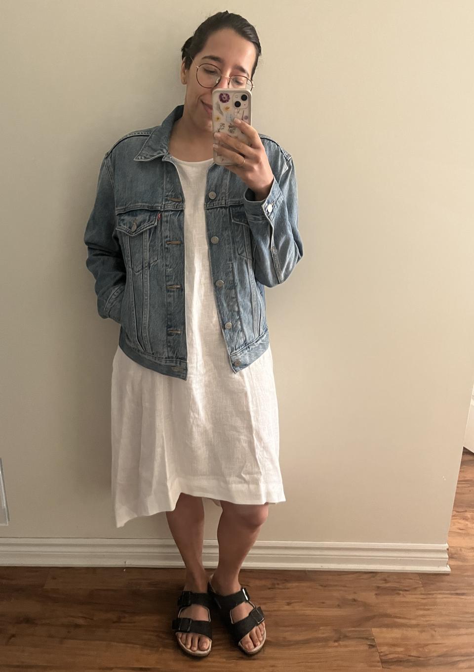 This time I went for a more casual look by pairing the Magic Linen dress with a denim jacket.