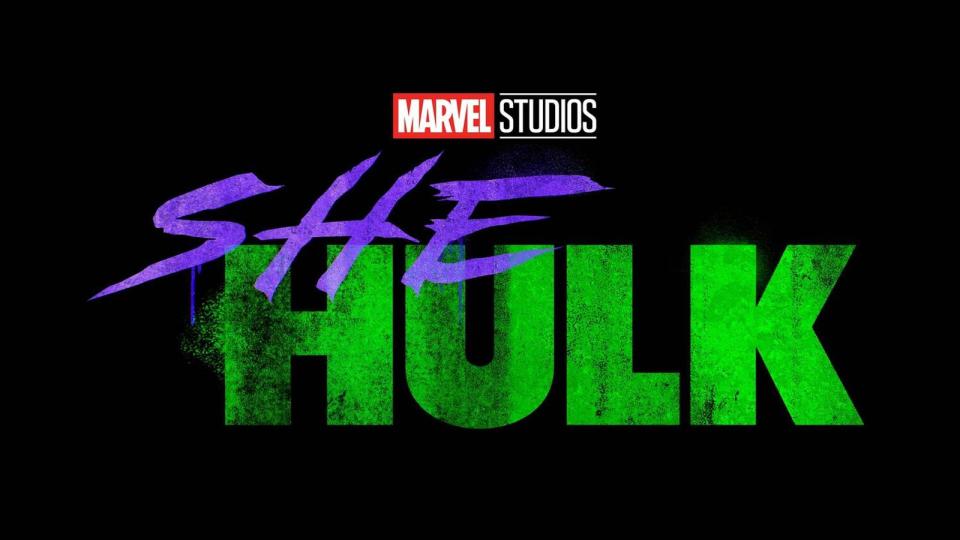 Schauspielerin Tatiana Maslany wird 2022 als grüne Urgewalt "She Hulk" über die TV-Gemeinde hereinbrechen. Prominenten Besuch gibt's in der Serie wohl von Cousin Bruce Banner - besser bekannt als der "Avengers"-Hulk (Mark Ruffalo). Gemeinsam geht's gegen das Monster Abomination (Tim Roth) - bereits Widersacher in "Der unglaubliche Hulk" (2008). (Bild: Marvel / Disney)