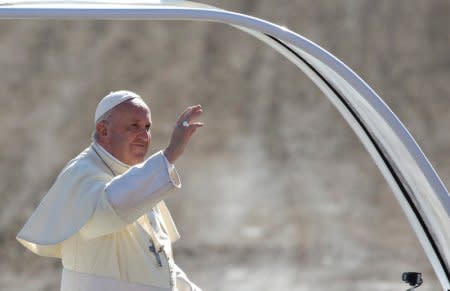 Pope Francis arrives at the Maquehue Temuco Air Force base in Temuco, Chile, January 17, 2018. REUTERS/Alessandro Bianchi