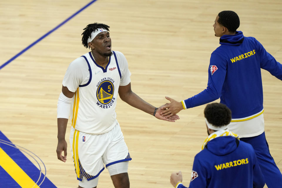 SAN FRANCISCO, CALIFORNIA - MAY 20: Kevon Looney #5 of the Golden State Warriors celebrates a dunk with teammates at the end of the third quarter against the Dallas Mavericks in Game Two of the 2022 NBA Playoffs Western Conference Finals at Chase Center on May 20, 2022 in San Francisco, California. NOTE TO USER: User expressly acknowledges and agrees that, by downloading and/or using this photograph, User is consenting to the terms and conditions of the Getty Images License Agreement. (Photo by Thearon W. Henderson/Getty Images)