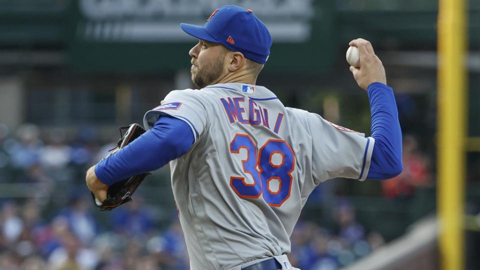 New York Mets starting pitcher Tylor Megill (38) pitches against the New York Mets during the first inning at Wrigley Field