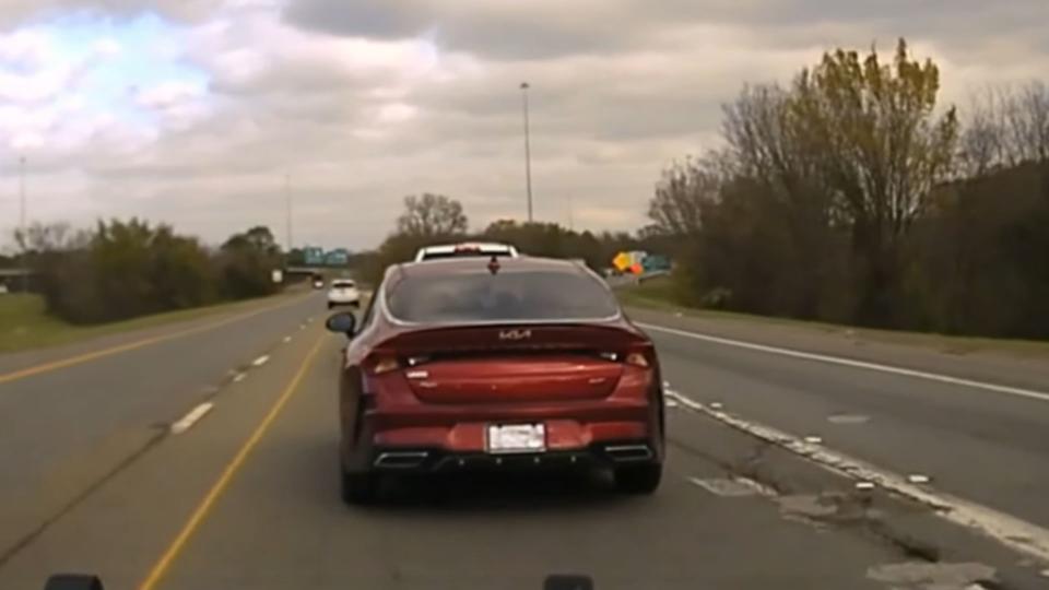 How Does This Kia Get Away From Arkansas State Police?