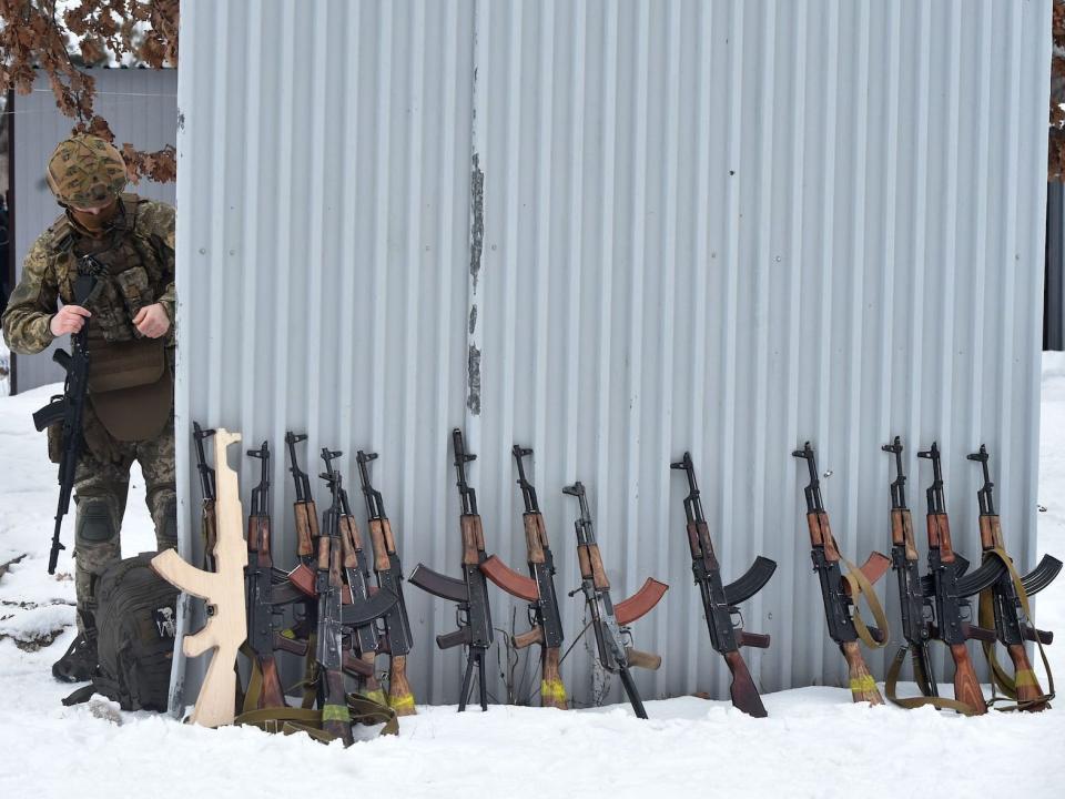 Ukraine military Kalashnikov rifles