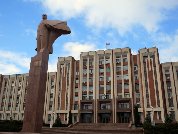 La estatua de Lenin frente al Soviet Supremo de Transnistria, como si nada hubiese ocurrido (Stefan Krasowski – Flickr CC)