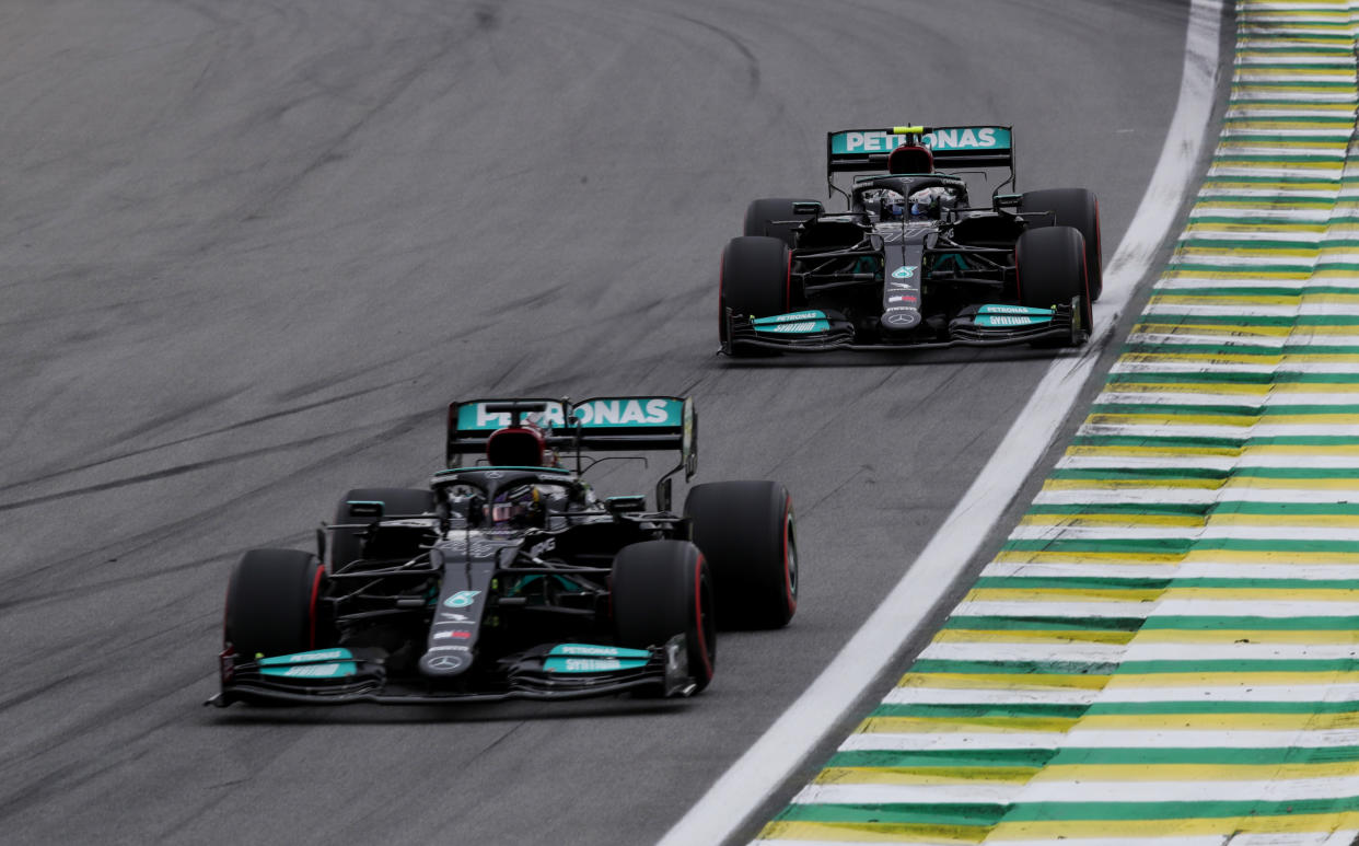 El siete veces campeón mundial Lewis Hamilton dio la vuelta más rápida con su Mercedes en los entrenamientos del Gran Premio de Fórmula Uno de Sao Paulo, después de ser penalizado con cinco puestos en la parrilla de salida. (Foto: Reuters)