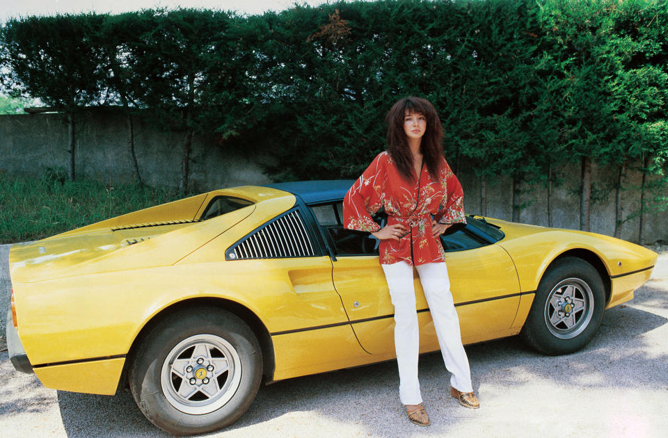 Close up of the British singer Kate Bush, pose for a photo shoot with a jellow Ferrari car. Italy 1978  (Photo by Angelo Deligio\Mondadori via Getty Images)