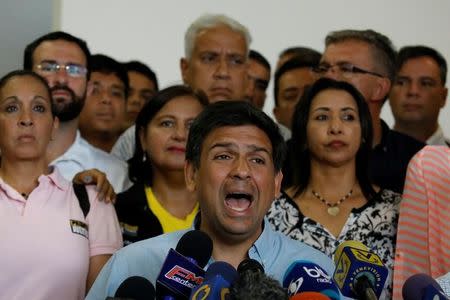 Carlos Ocariz, el candidato opositor perdedor en el estado de Miranda, habla en una rueda de prensa en Caracas. 16 de octubre de 2017. REUTERS/Carlos Garcia Rawlins