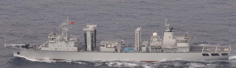 中國海軍巢湖號補給艦。（日本統合幕僚監部）