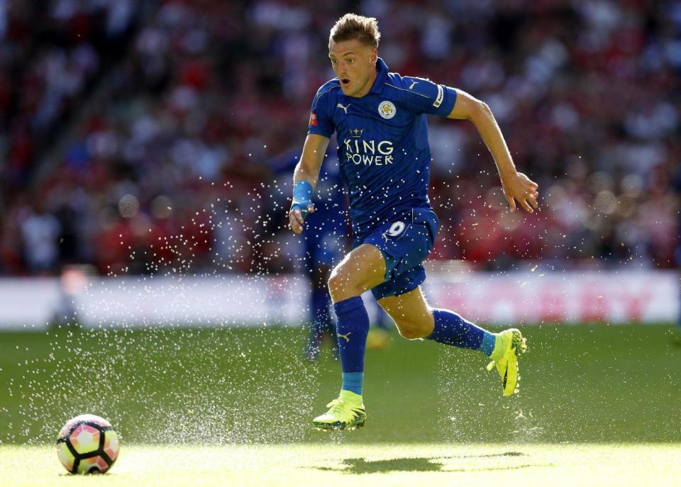 Football Soccer Britain - Leicester City v Manchester United - FA Community Shield - Wembley Stadium - 7/8/16 Leicester City's Jamie Vardy runs through to score their first goal Action Images via Reuters / John Sibley Livepic EDITORIAL USE ONLY. No use with unauthorized audio, video, data, fixture lists, club/league logos or "live" services. Online in-match use limited to 45 images, no video emulation. No use in betting, games or single club/league/player publications. Please contact your account representative for further details.