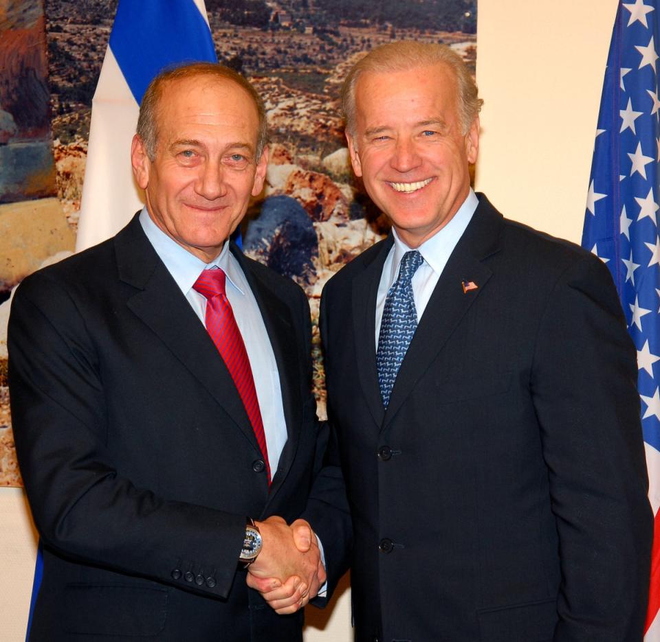 Olmert with Joe Biden in 2006 (Getty)