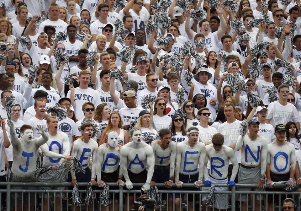 Penn State fans show they still support Joe Paterno. (Getty Images)