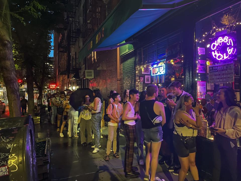 A line formed outside of NYC lesbian bar, Cubbyhole