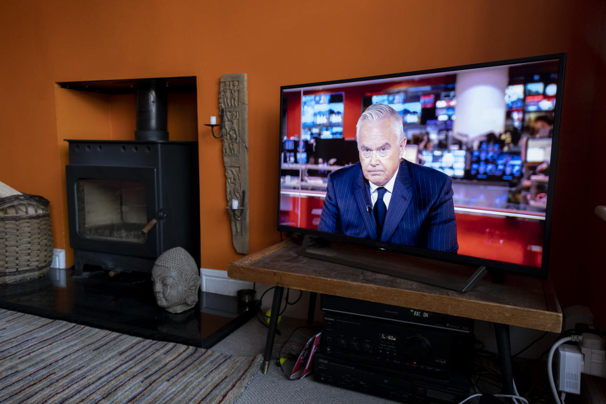 BBC News anchor wearing black Huw Edwards announces the death of Queen Elizabeth II on a screen at a home in the Midlands on 8th September 2022 in Birmingham, United Kingdom. It was announced this evening that the Queen had died peacefully at Balmoral after being placed under medical supervision earlier today. (photo by Mike Kemp/In Pictures via Getty Images)