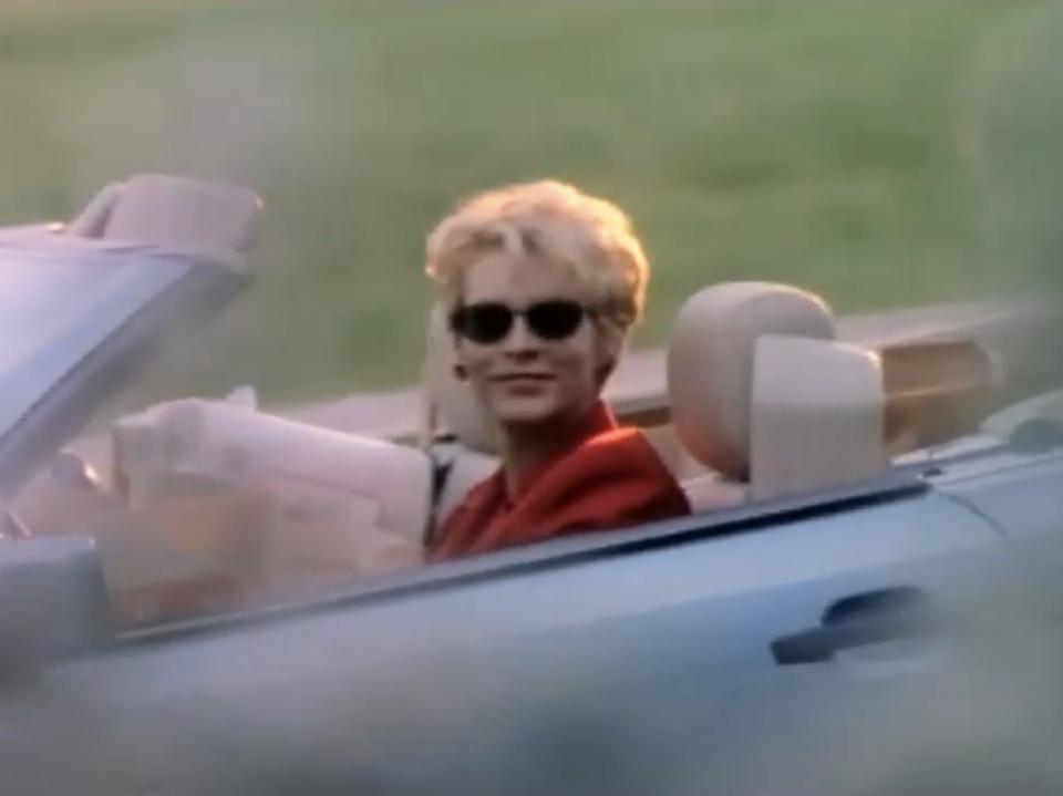 jude drivign a convertible in mother's boys