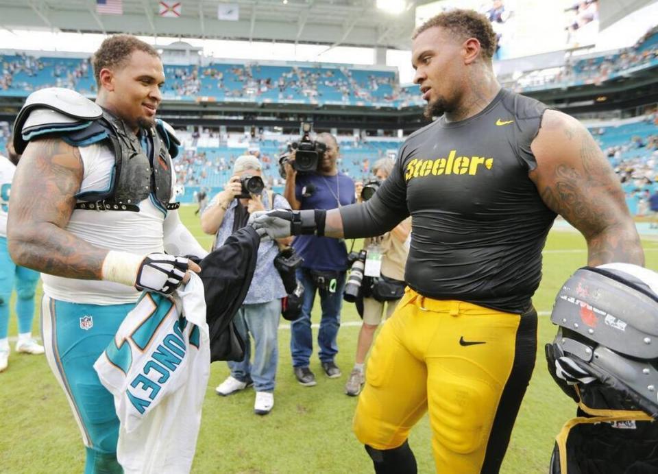 Miami Dolphins center Mike Pouncey (51) trades jerseys with his brother Pittsburgh Steelers center Maurkice Pouncey (53) after the game at Hard Rock Stadium on Sun., Oct. 16, 2016.