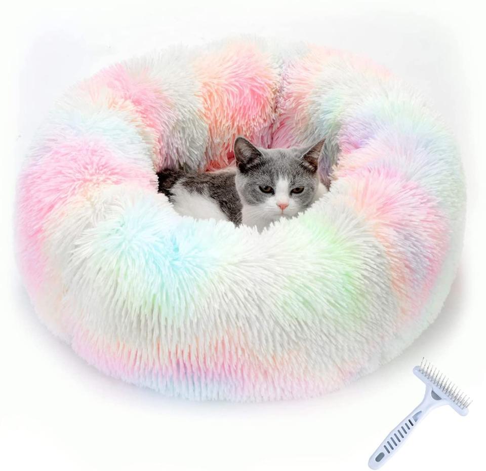 The AUSELECT Donut Anti Anxiety Pet Cushion, $34.99