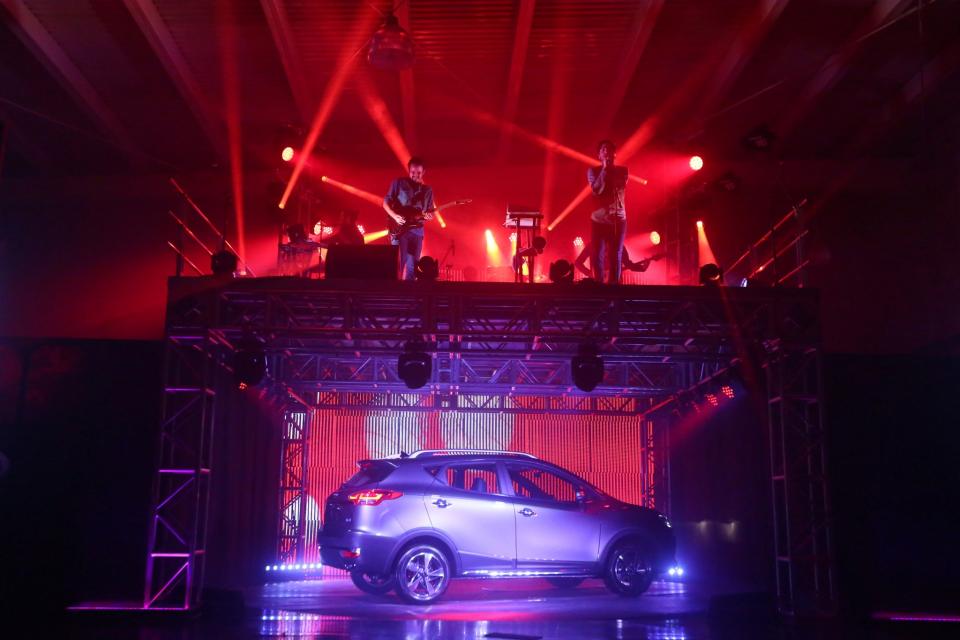 Actuación musical durante la presentación del modelo SUV fabricado en México por la compañía china JAC Motors