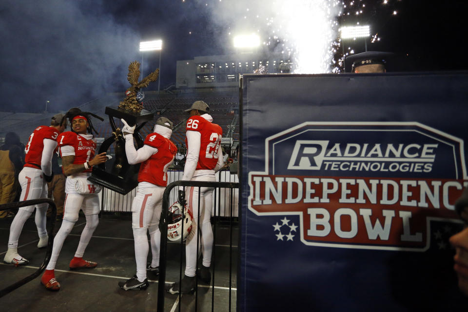 Dec 23, 2022; Shreveport, Louisiana, USA; Houston Cougars wide receiver Nathaniel Dell (1) reacts after receiving the 2022 Independence Bowl trophy after defeating the Louisiana-Lafayette Ragin’ Cajuns at Independence Stadium. Mandatory Credit: Petre Thomas-USA TODAY Sports