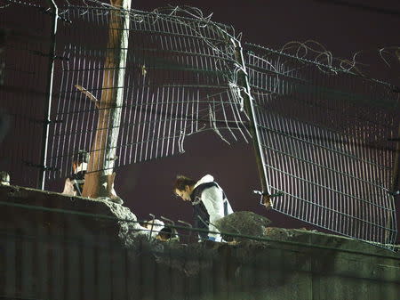 Forensic officers work on the blast scene in Istanbul, Turkey, December 1, 2015. Five people were injured when a pipe bomb exploded on an overpass near an Istanbul metro station on Tuesday, the district mayor said, halting some train operations and heightening security fears in Europe's biggest city. Turkey has been on high alert since more than 100 people were killed by two suicide bombers in the capital Ankara in October, three months after a similar attack at a town near the Syrian border in July left 33 dead. REUTERS/Osman Orsal