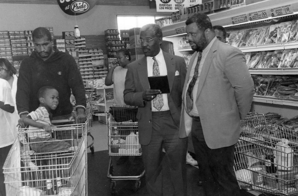 1995: Kids in the Shopping Cart