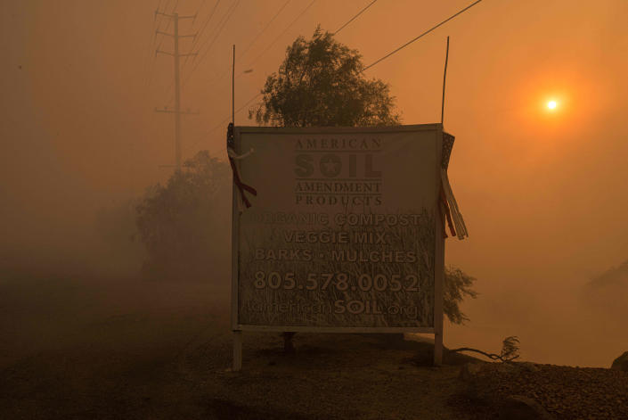 The Easy Fire burns in Simi Valley, Calif., on Oct. 30, 2019. (Photo: Justin L. Stewart/ZUMA Wire)