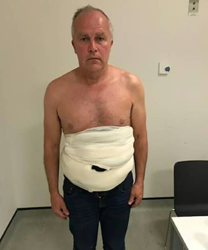 Jeffrey Lendrum was found to be wearing a body belt of bandages concealing eggs from vultures, falcons and kites as well as two newly-hatched African fishing eagles chicks His body belt was designed to "brood" his stash so the chicks would not die before he sold them