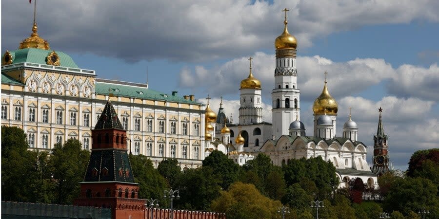 Russian security forces believe that the public display of blue and yellow items is prohibited