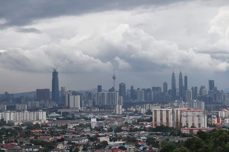 The Malaysian International Chamber of Commerce and Industry urged the government to come up with more measures to support businesses, especially SMEs. — Bernama pic