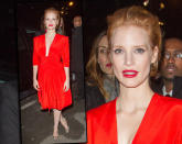 Wow-Auftritt bei Saint Laurent! Vor der Runway-Show des französischen Luxuslabels waren alle Kameraobjektive auf Jessica Chastain gerichtet. In einem knallroten Wickeldress mit tiefem Ausschnitt posierte die 35-Jährige für die Fotografen. Die Signalfarbe schmeichelte nicht nur … (Bilder: Getty Images)