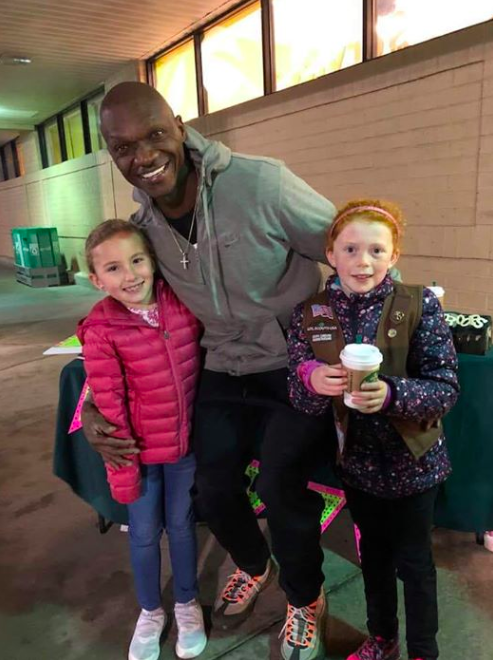 Internet sleuths are trying to identify an anonymous Good Samaritan who bought $540 of Girl Scout cookies so the girls could get out of the cold. (Photo: Kayla Dillard via Facebook)