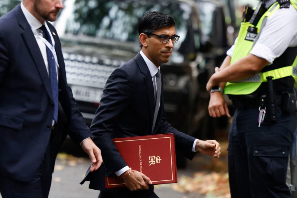 <div class="inline-image__caption"><p>Rishi Sunak arrives at the Science Museum, London, to attend a cabinet meeting on the sidelines of the Global Investment Summit, Oct. 19, 2021.</p></div> <div class="inline-image__credit">Olga Akmen/AFP via Getty</div>