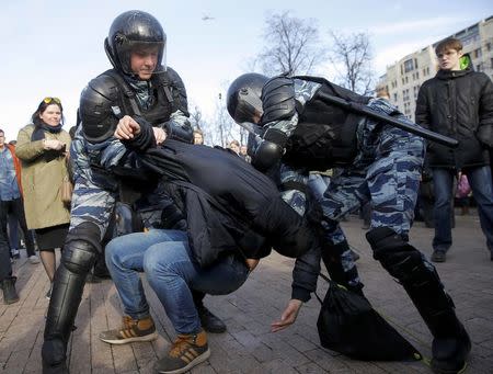 FILE PHOTO: Riot police officers detain an opposition supporter during a rally in Moscow, Russia March 26, 2017. REUTERS/Maxim Shemetov/File Photo