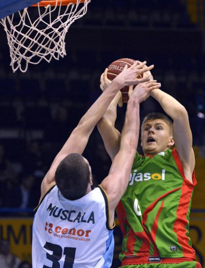 Kristaps Porzingis (right) is drawing attention for his versatility. (AP/Dario de Sevilla)