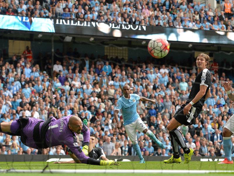 Fernandinho traf zum 2:0 für Manchester City. Foto: Peter Powell