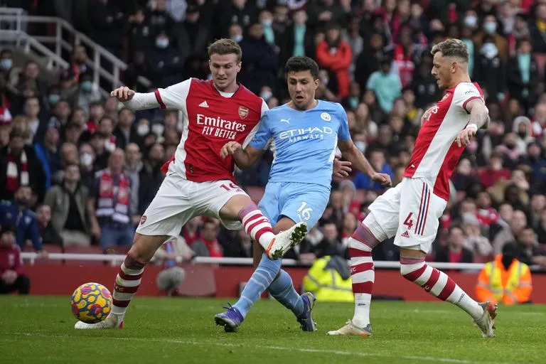 How Arsenal and Manchester City stand in the Premier League standings ahead of Matchday 33