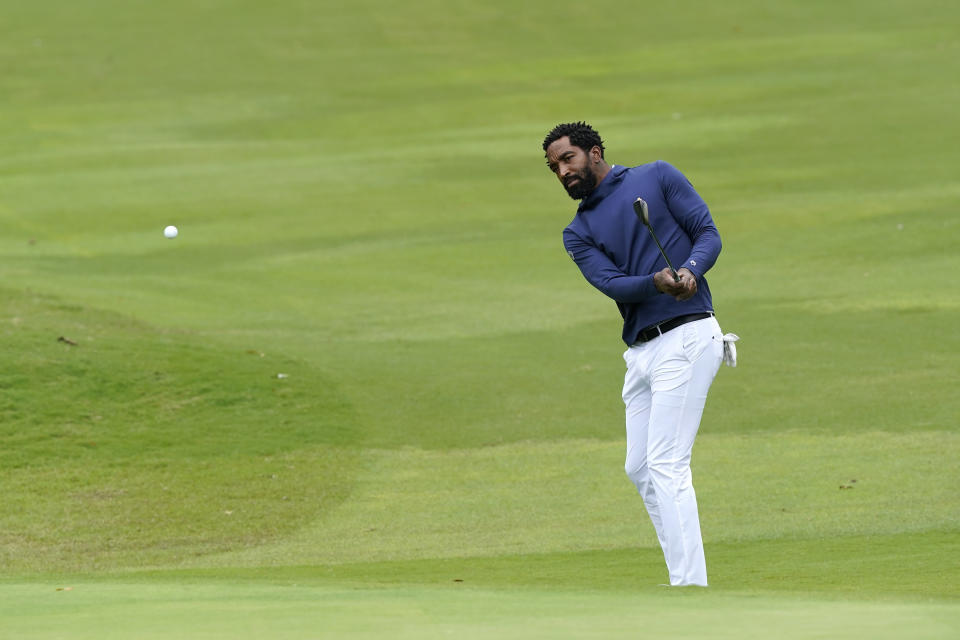 North Carolina A&T's J.R. Smith hits onto the 18th green during the first round of the Phoenix Invitational golf tournament in Burlington, N.C., Monday, Oct. 11, 2021. Smith, who spent 16 years in the NBA made his college golfing debut in the tournament hosted by Elon. (AP Photo/Gerry Broome)