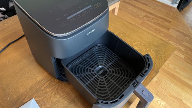 The ✨ COSORI TurboBlaze™ 6.0-Quart Air Fryer✨ is sleek in design without  compromising the capacity.