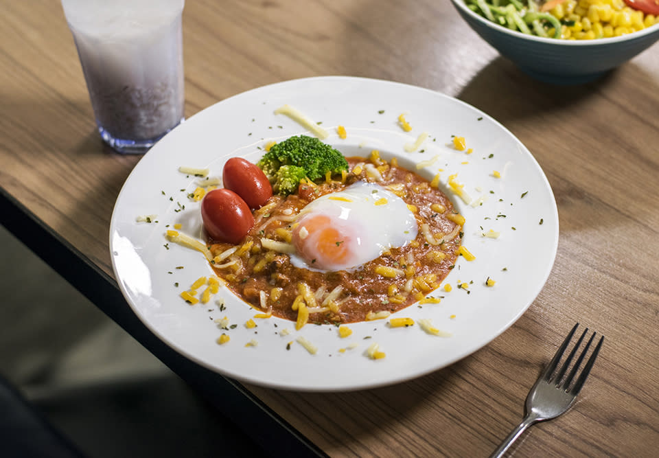 荔枝角美食︱平民食堂日賣百份蛋包飯！$58咖喱雞扒蛋包飯