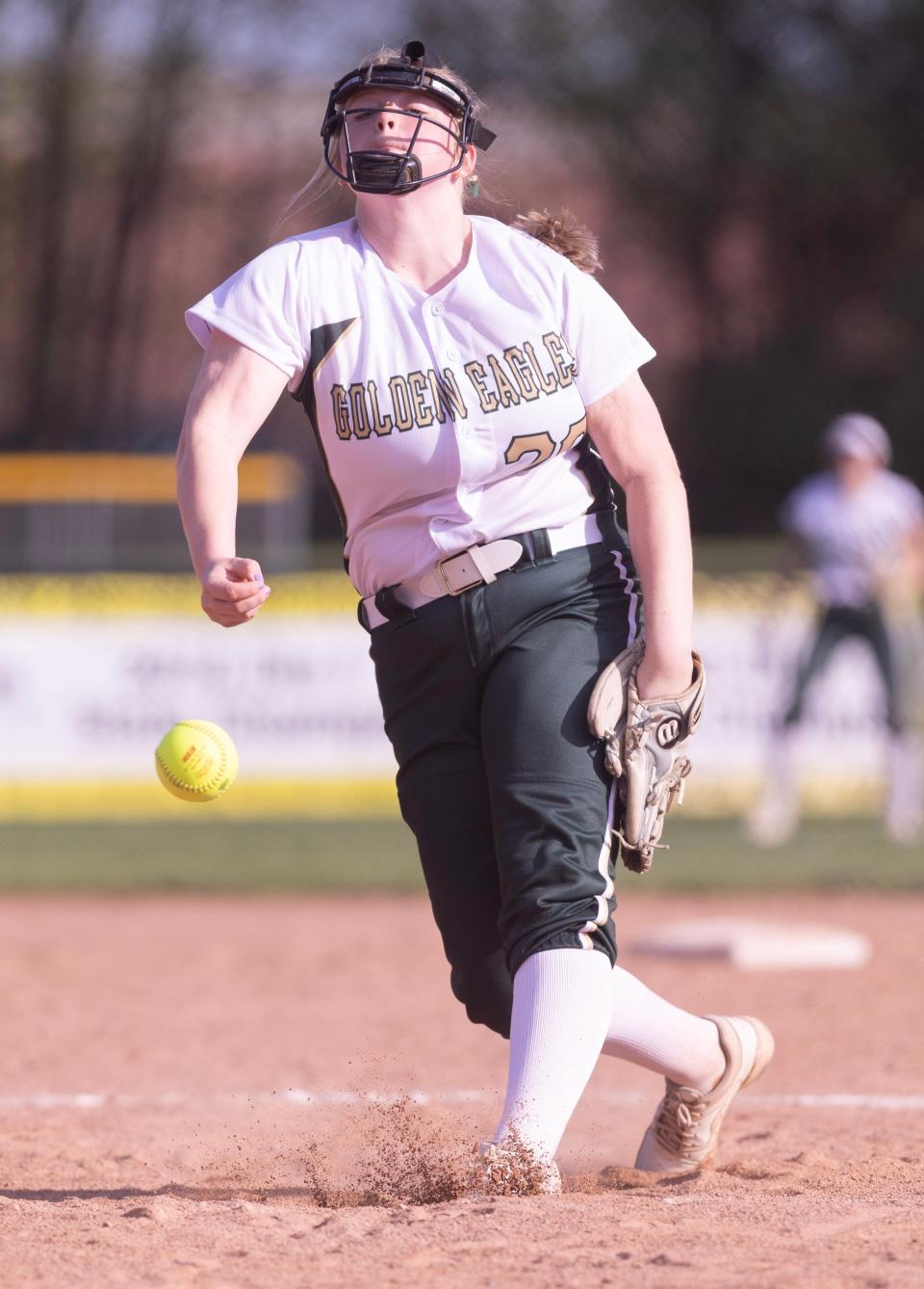 GlenOak pitcher Emma Reemsnyder delivers against Perry in the third inning on Wednesday.