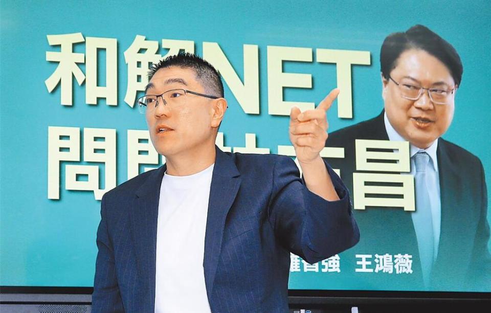 李彥秀強調，林右昌(右)擔任基隆市長時期的市政缺失，都是現任市長謝國樑(左)在收拾善後。（示意圖／資料照／黃世麒攝）