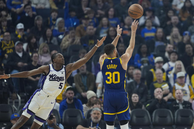 Sabonis dunks with 22 seconds left, Curry loses ball as Kings hold on to  beat Warriors 134-133
