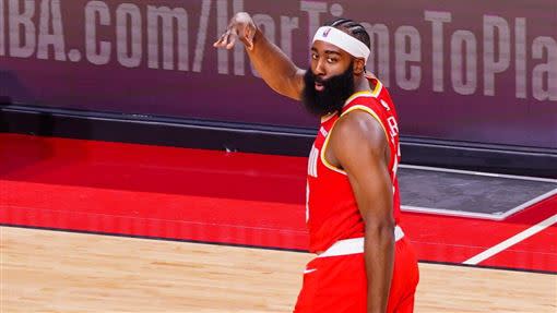 哈登（James Harden）換了全新髮辮造型。（圖／翻攝自火箭推特）