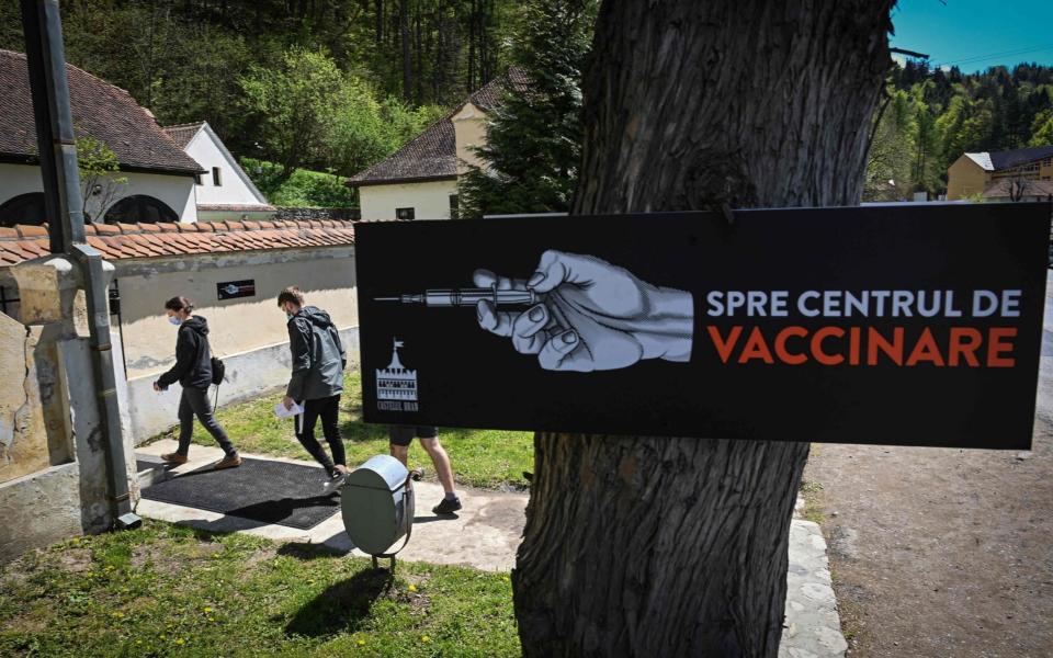 People arrive at a vaccination center during the vaccination marathon organised at the "Bran Castle" - DANIEL MIHAILESCU/AFP