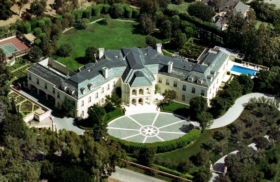 Die Villa in Holby Hills, einem Viertel von Los Angeles, steht aktuell wieder zum Verkauf. (Bild: AP)