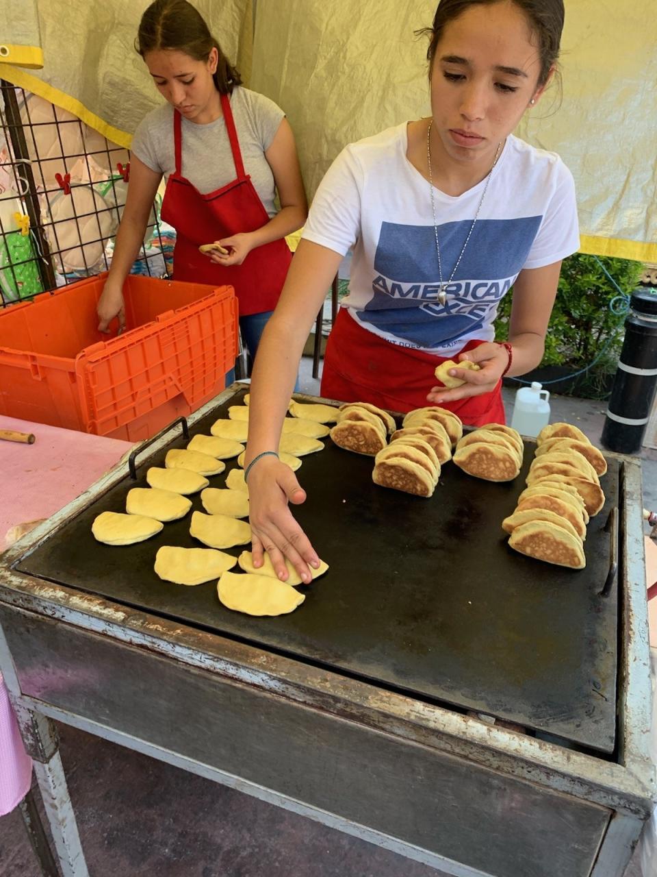 <h1 class="title">Street food in Mexico City</h1><cite class="credit">Photo: Humberto Leon</cite>