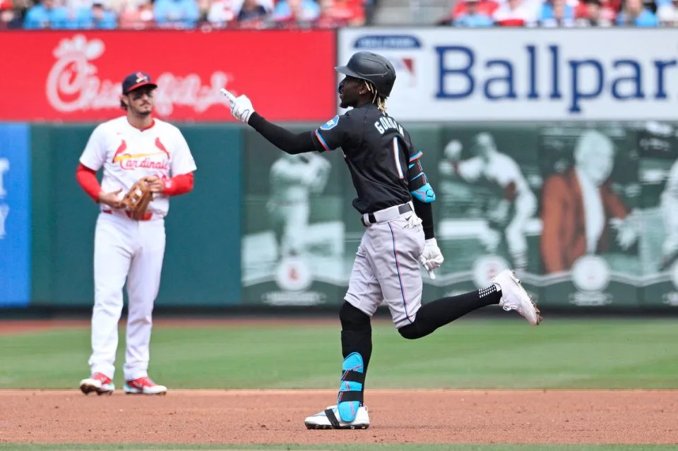 El jardinero de los Marlins de Miami Nick Gordon corre las bases tras batear un jonrón de tres carreras en el primer inning del partido ante los Cardenales, celebrado el 7 de abril de 2024 en San Luis. Jeff Le/Jeff Le-USA TODAY Sports