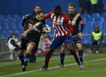 Football Soccer - Atletico Madrid v Rayo Vallecano - Spain King's Cup- Vicente Calderon stadium, Madrid, Spain - 14/1/16 Atletico Madrid's Jackson Martinez and Rayo Vallecano's Jose Ignacio Martinez "Nacho" in action REUTERS/Susana Vera