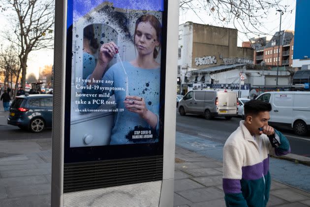 &lt;strong&gt;Covid-19 vaccination advice board in London.&lt;/strong&gt; (Photo: Mike Kemp via Getty Images)